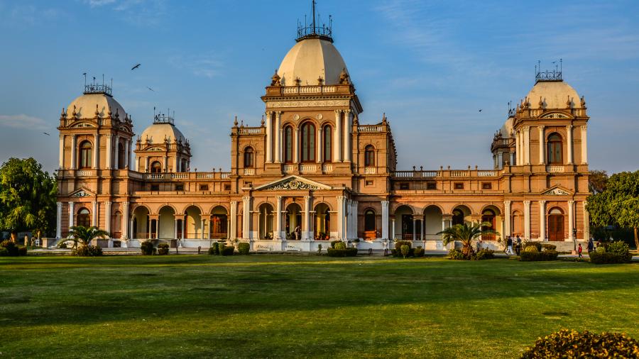 Noor Mahal - Slide 1